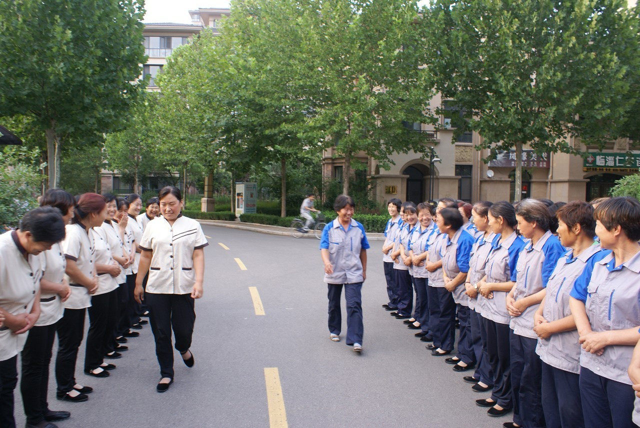 品質(zhì)提升丨金正物業(yè)開(kāi)展保潔技能、禮儀專題培訓(xùn)